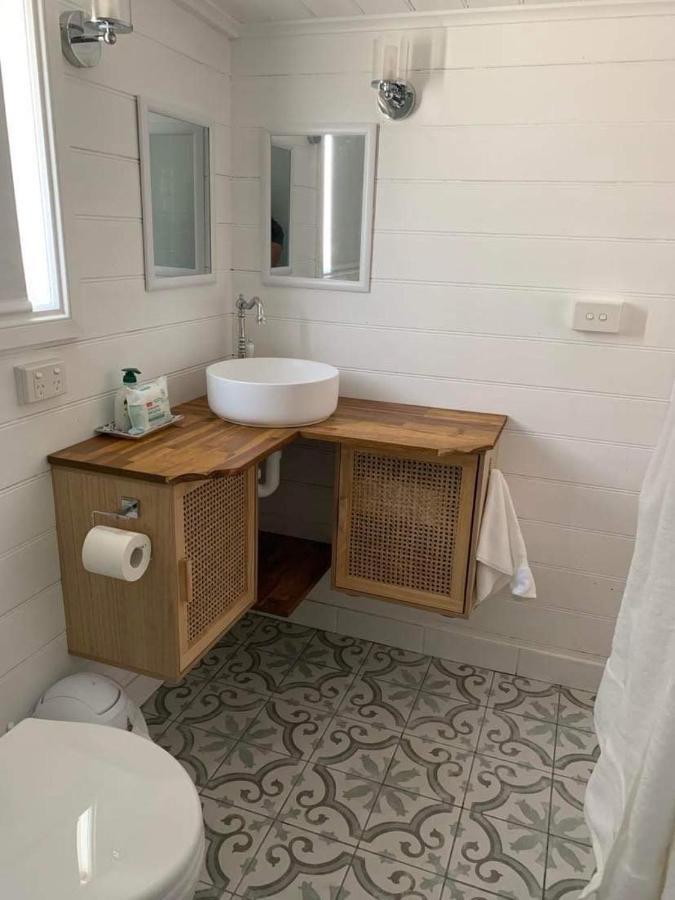 The Wandering Duck - Heritage Tiny House 스트라한 외부 사진